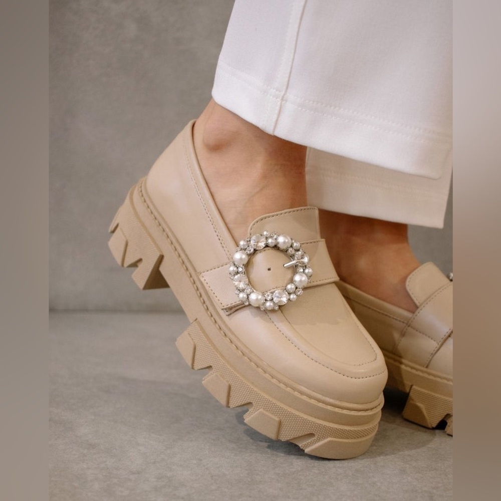 NWB Alohas - Trailblazer Crystal Ivory/Beige Leather Loafers SIZE 8-8.5
